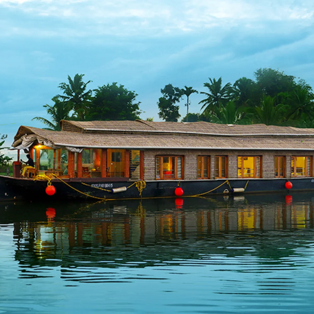 Kerala Backwaters & Houseboat Stay